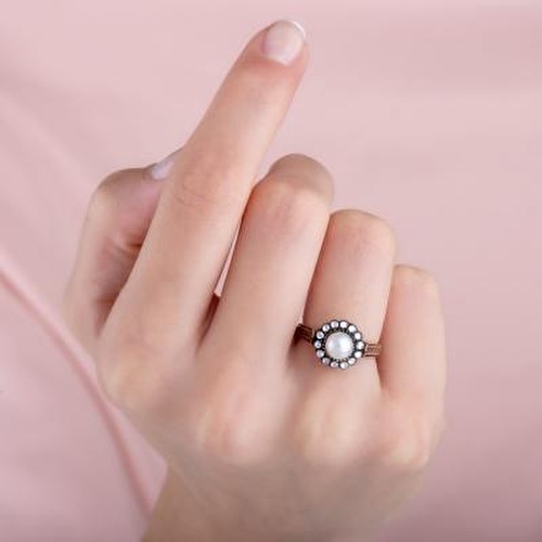 Elmas İncili Yüzük